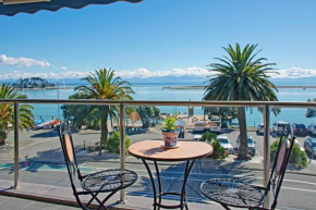 Waterfront Escape, Nelson